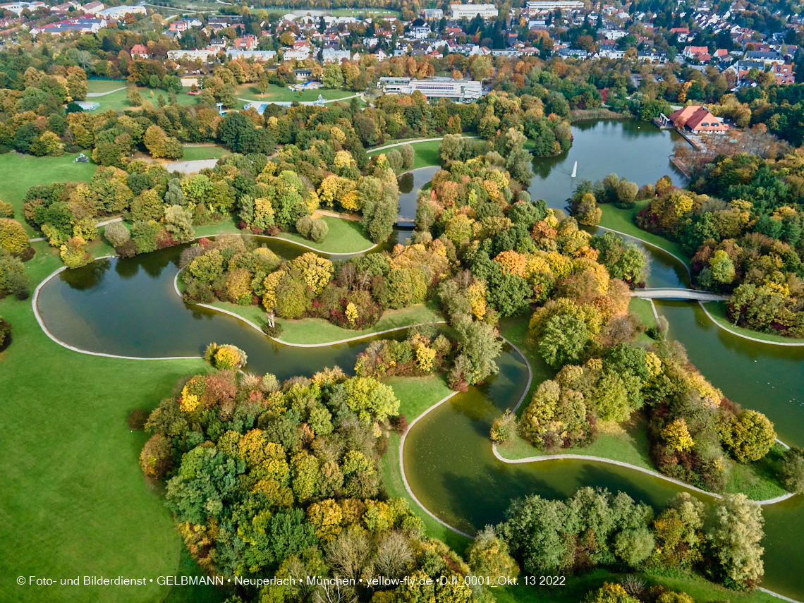 13.10.2022 - Der Ostpark mit See und Biergarten in Neuperlach 13.10.2022 - Der Ostpark mit See und Biergarten in Neuperlach